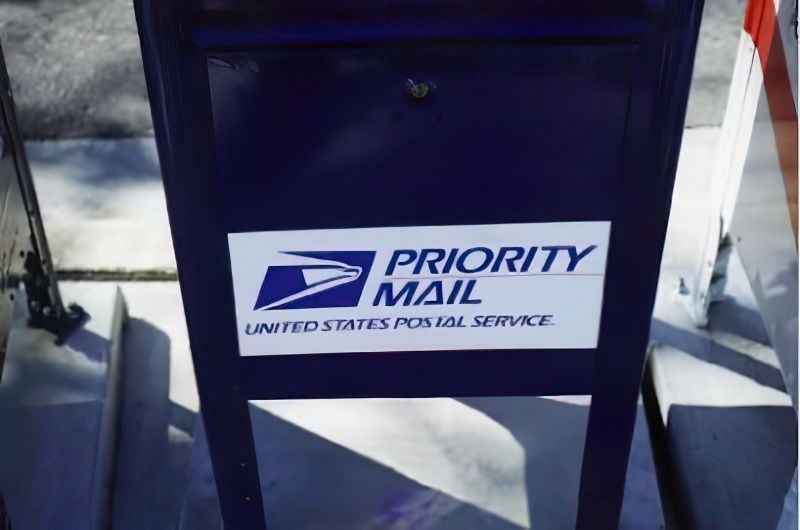 PRIORITY MAIL SIGNAGE - MAGNET